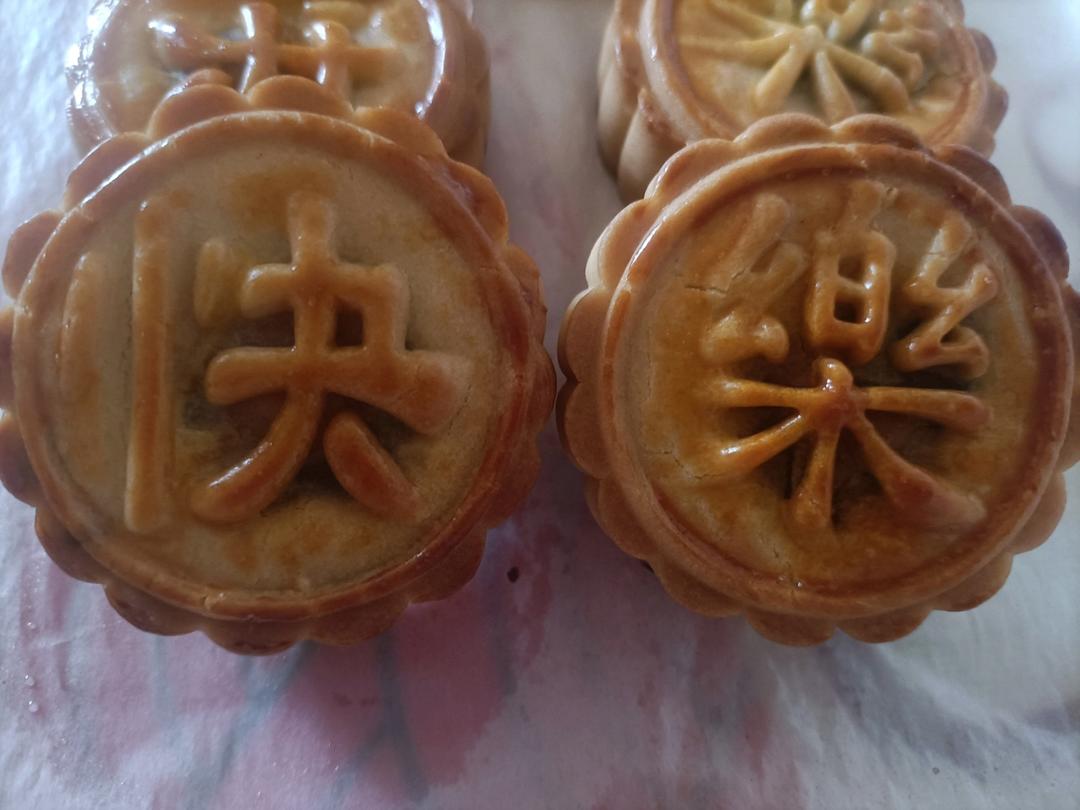 广式月饼（莲蓉蛋黄/豆沙蛋黄/凤梨）