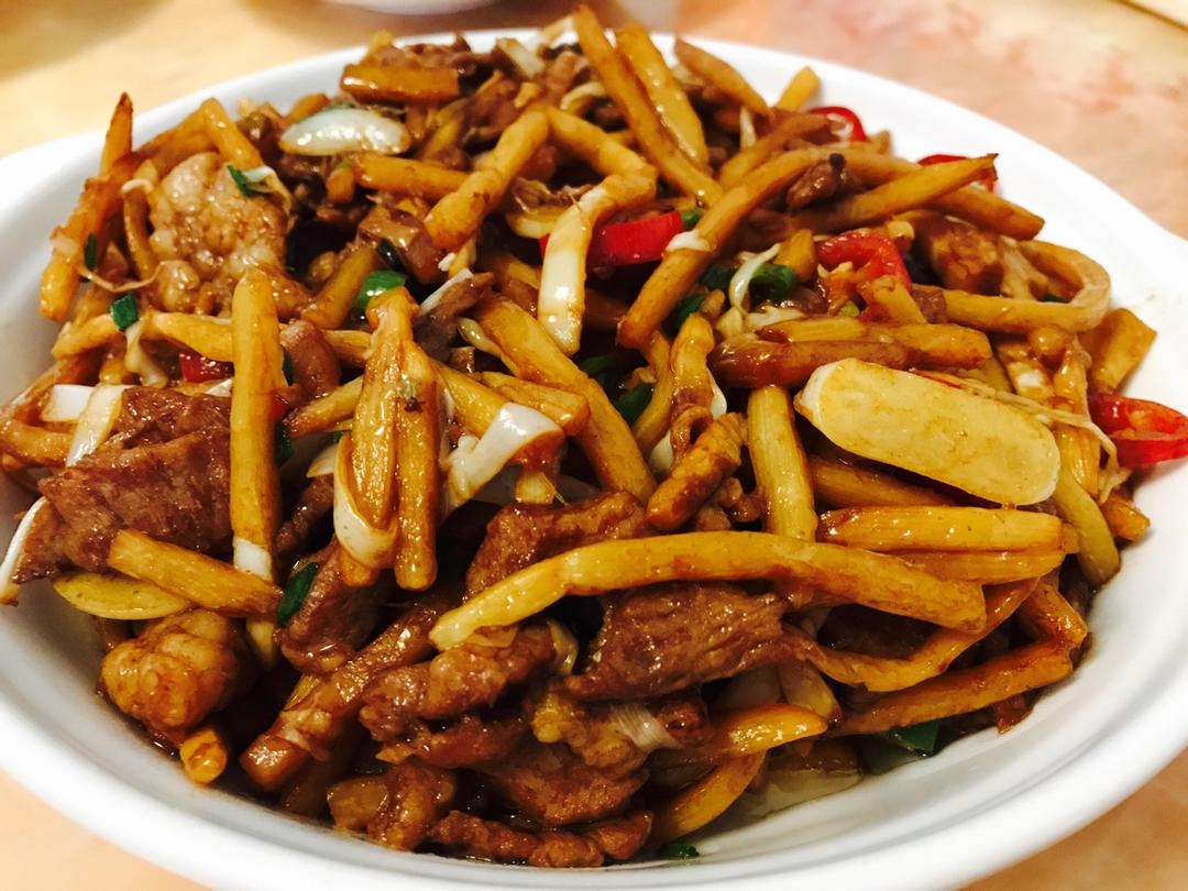 相识是偶然姐姐做的酸笋炒牛肉