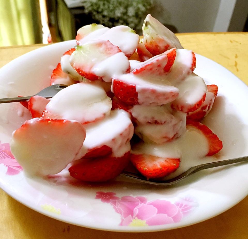 草莓酸奶