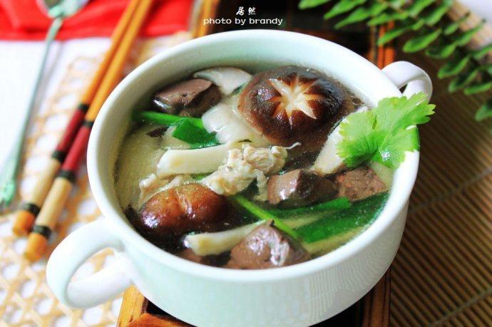 鲜菇猪红汤的做法