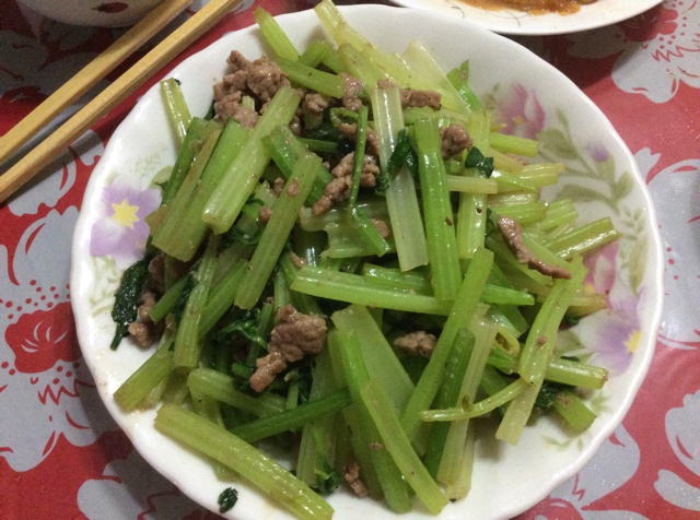 芹菜炒牛肉