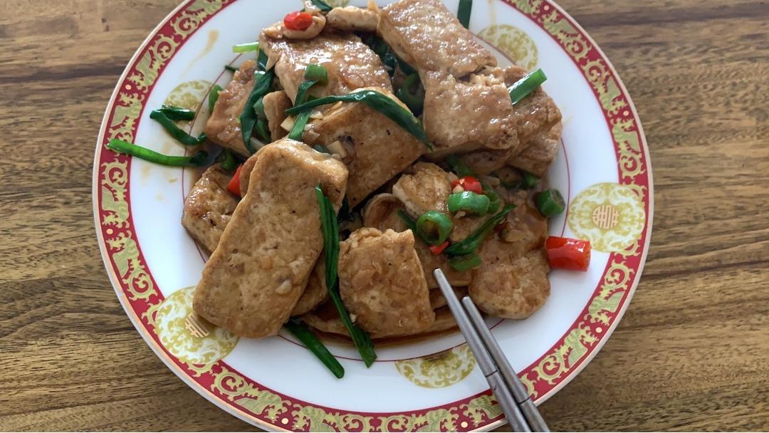 厨师长教你：“懒人烧豆腐”的家常做法，很简单懒人的做法，收藏