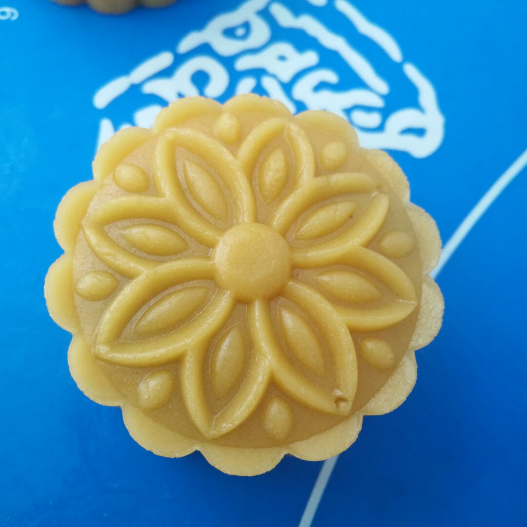 广式月饼—蛋黄芝麻月饼