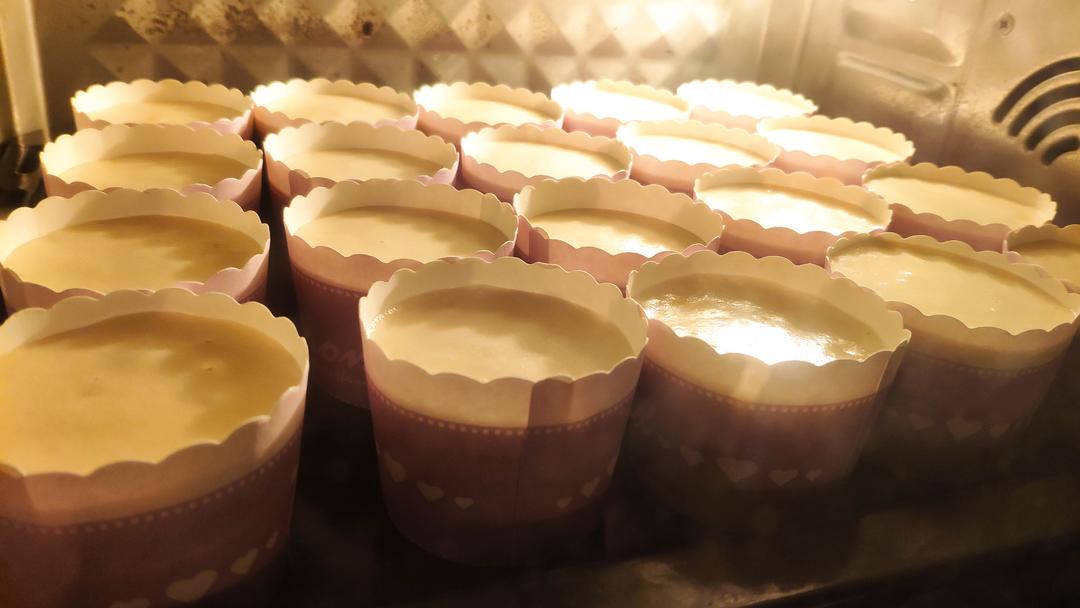 简单快速的海绵纸杯蛋糕