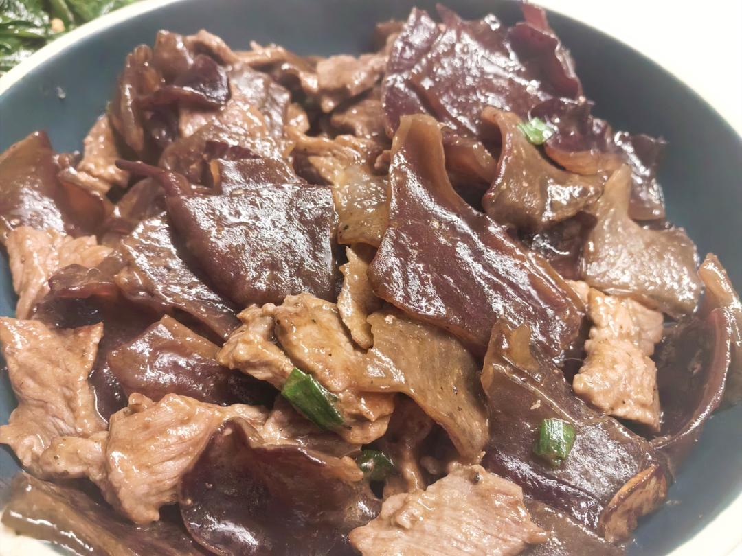 黑木耳炒牛肉片