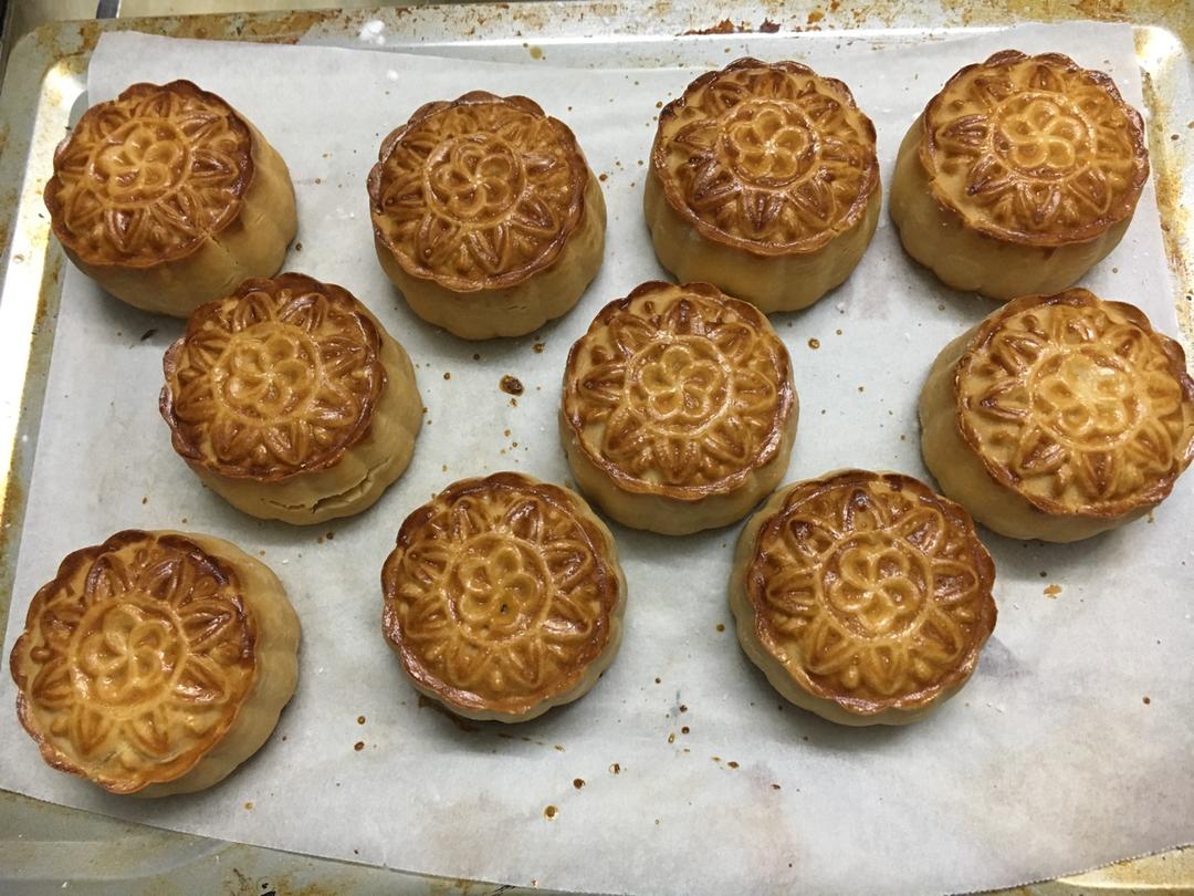 广式月饼—蛋黄莲蓉月饼