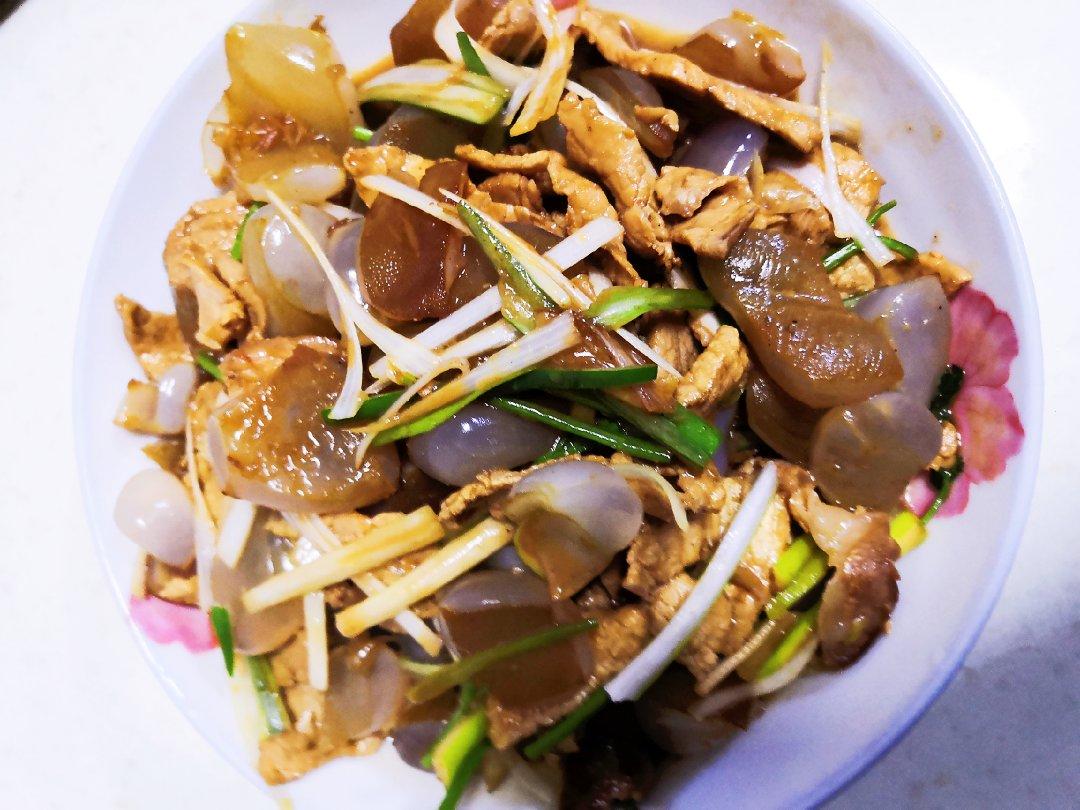 〈海蜇皮炒肉〉,好吃.欣小厨