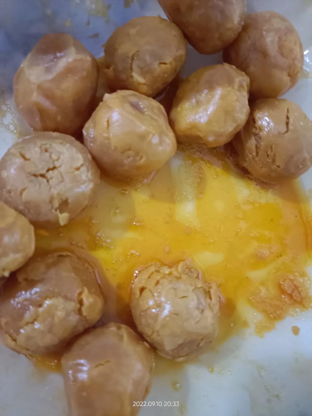 广式月饼—蛋黄莲蓉月饼