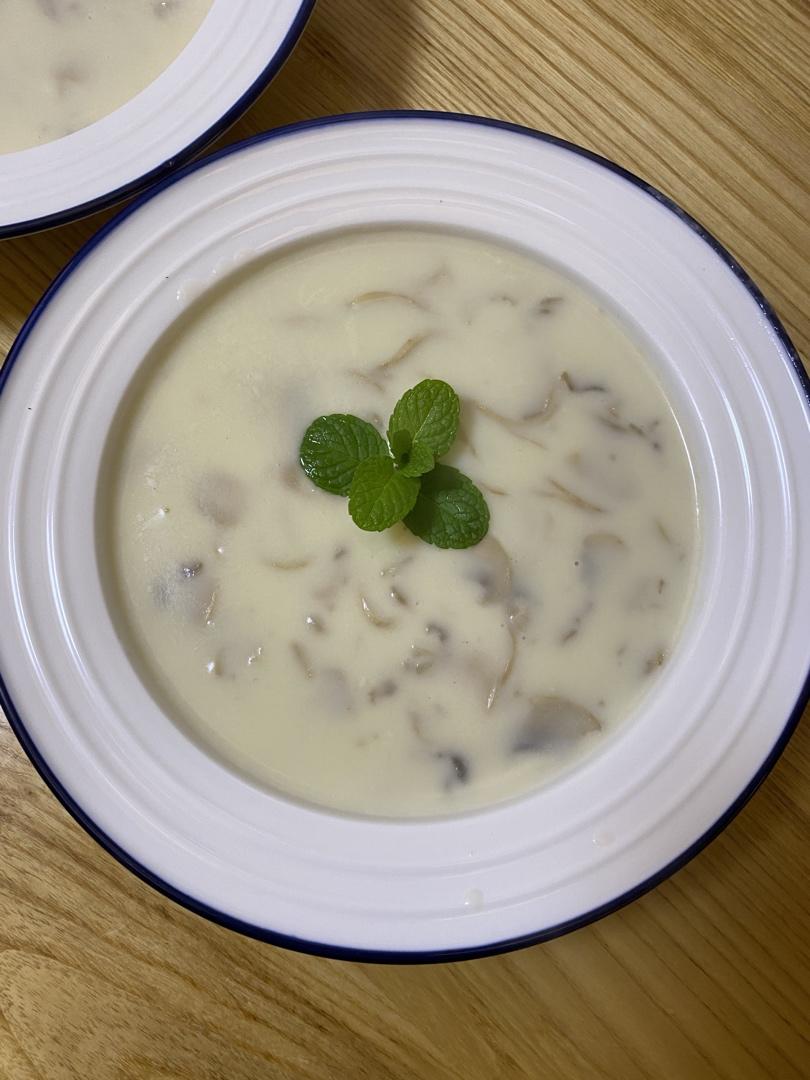 超惊艳奶油蘑菇汤(牛奶版本)