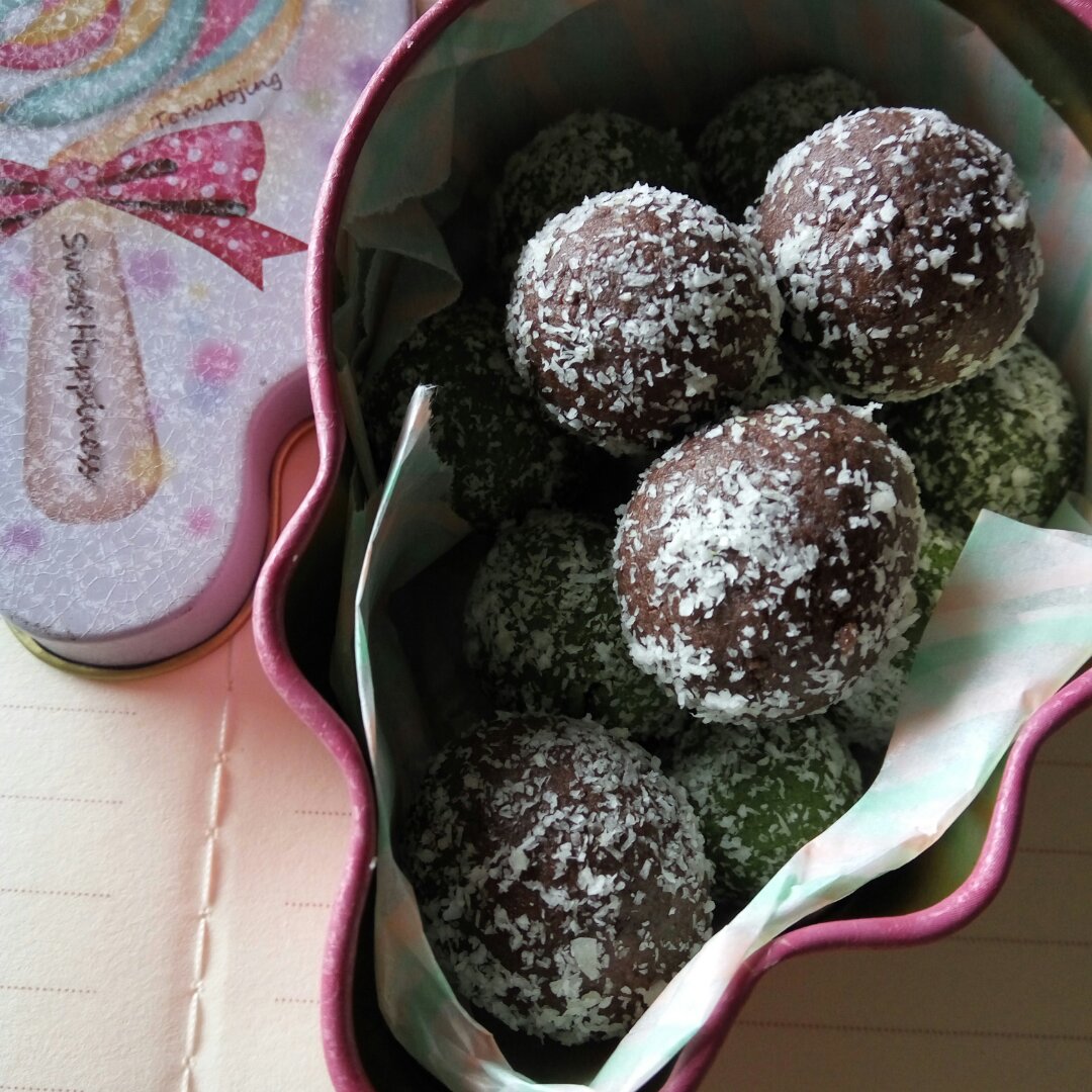 四种口味的五分钟牛乳糖—原味、巧克力、咖啡、抹茶