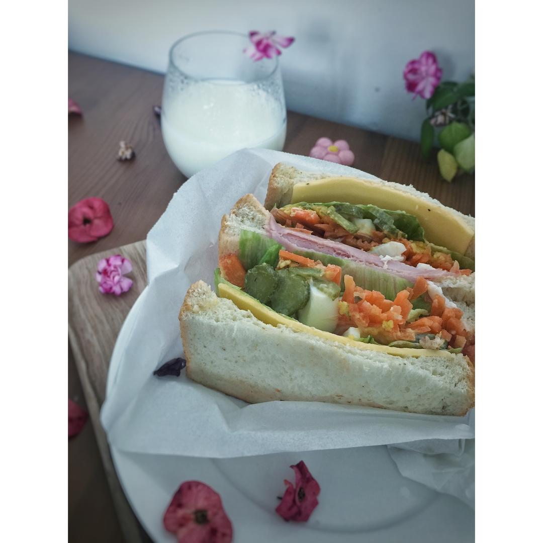 如何做超厚的沼三明治~详细tip！牛油果鸡蛋午餐肉三明治~