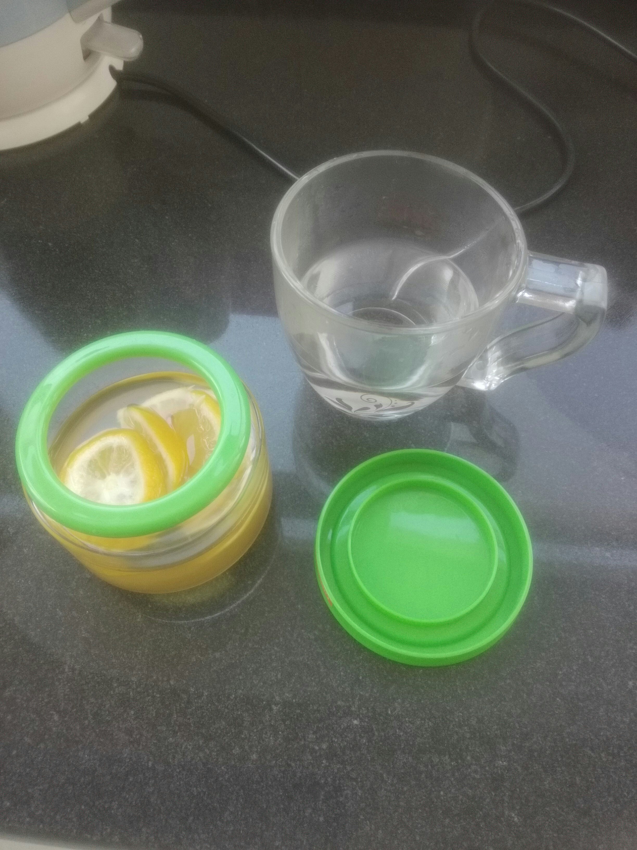 蜂蜜柠檬红茶的做法 步骤1