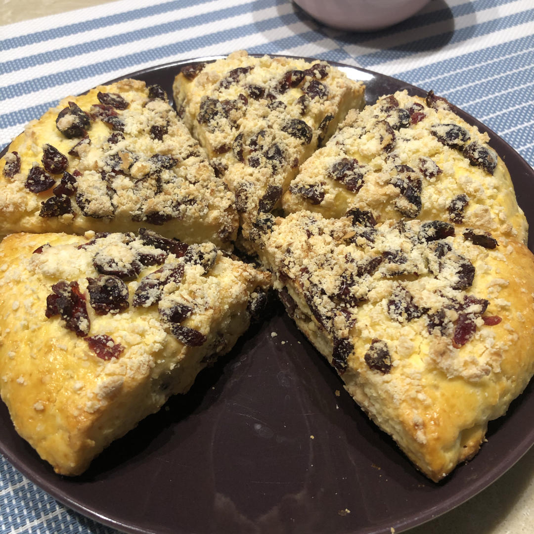 满屋飘香，口口都是满足——酥松香甜的蔓越莓蜜豆司康