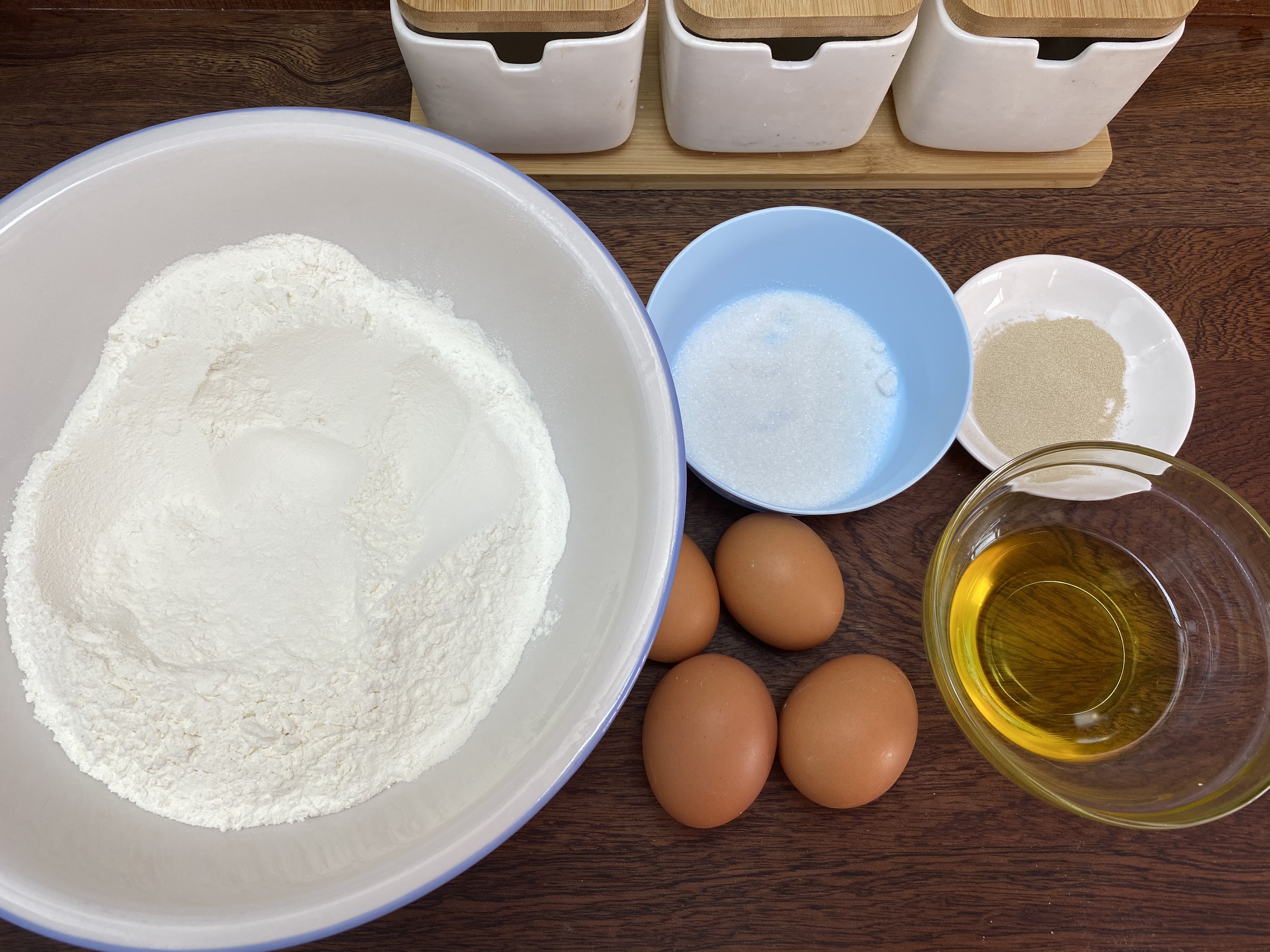 蒸面包不上火 普通面粉不用烤箱手揉版本 用料简单蓬松煊软又拉丝的做法 步骤1