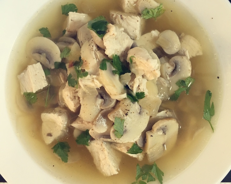 快手菜: 蘑菇鸡汤Sopa de champiñones con pollo