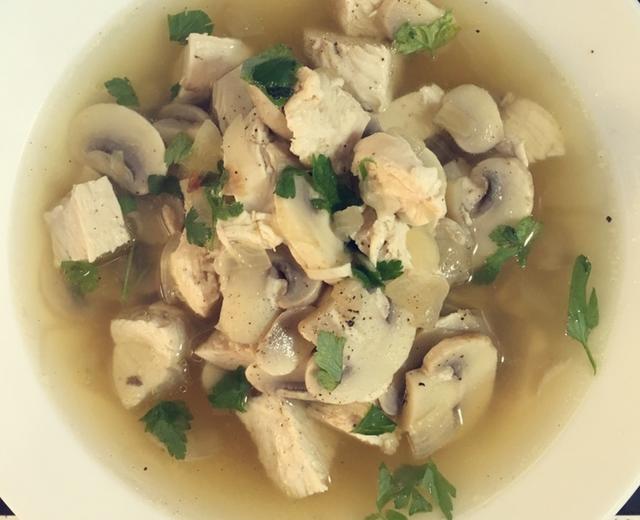 快手菜: 蘑菇鸡汤Sopa de champiñones con pollo
