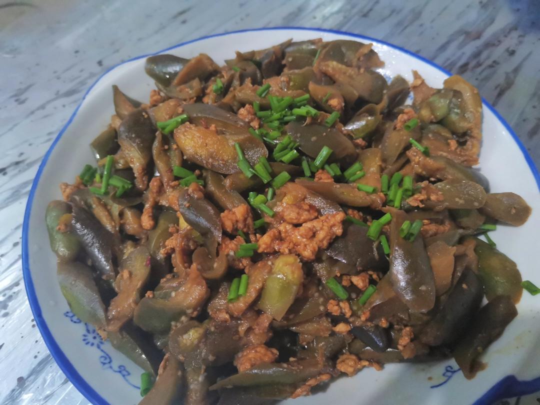 家常菜：茄子炒肉丝（少油保色法）