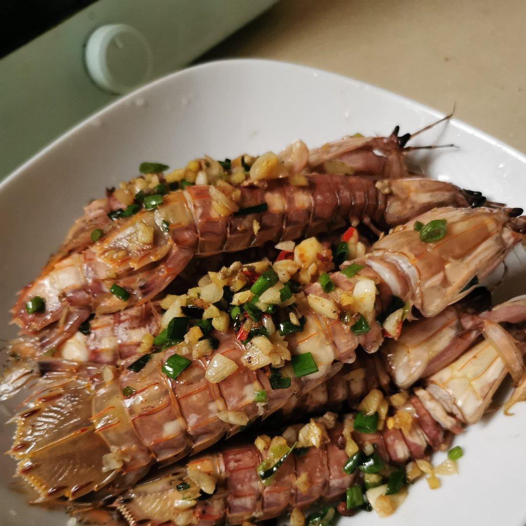 无油炸版的椒盐皮皮虾和巧拨虾壳的方法