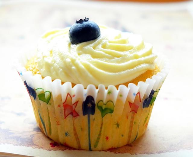 Blueberry Lemon Zest Cupcake 蓝莓柠檬杯子蛋糕的做法
