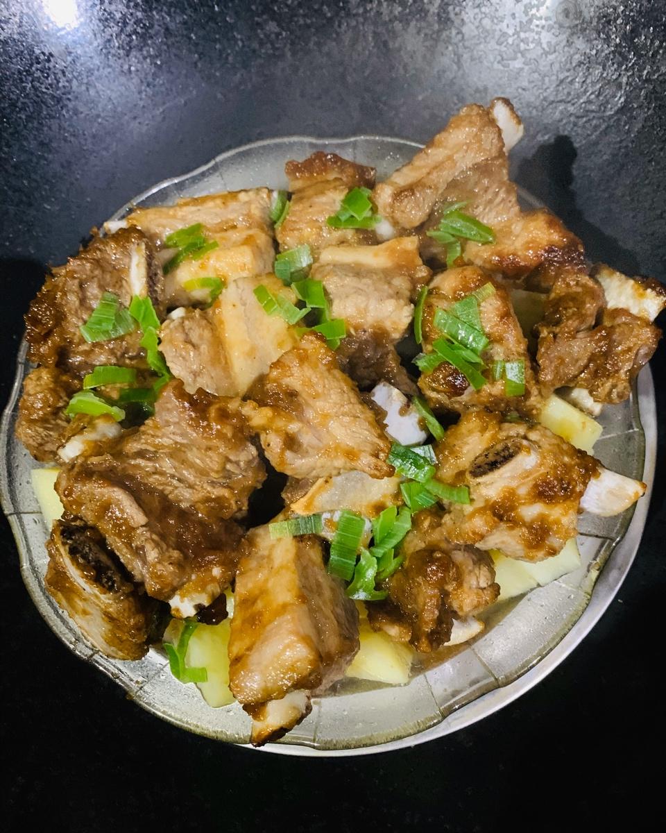 香酥排骨蒸土豆