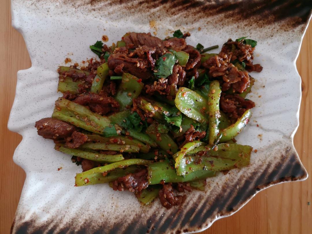 孜然洋葱炒牛肉粒