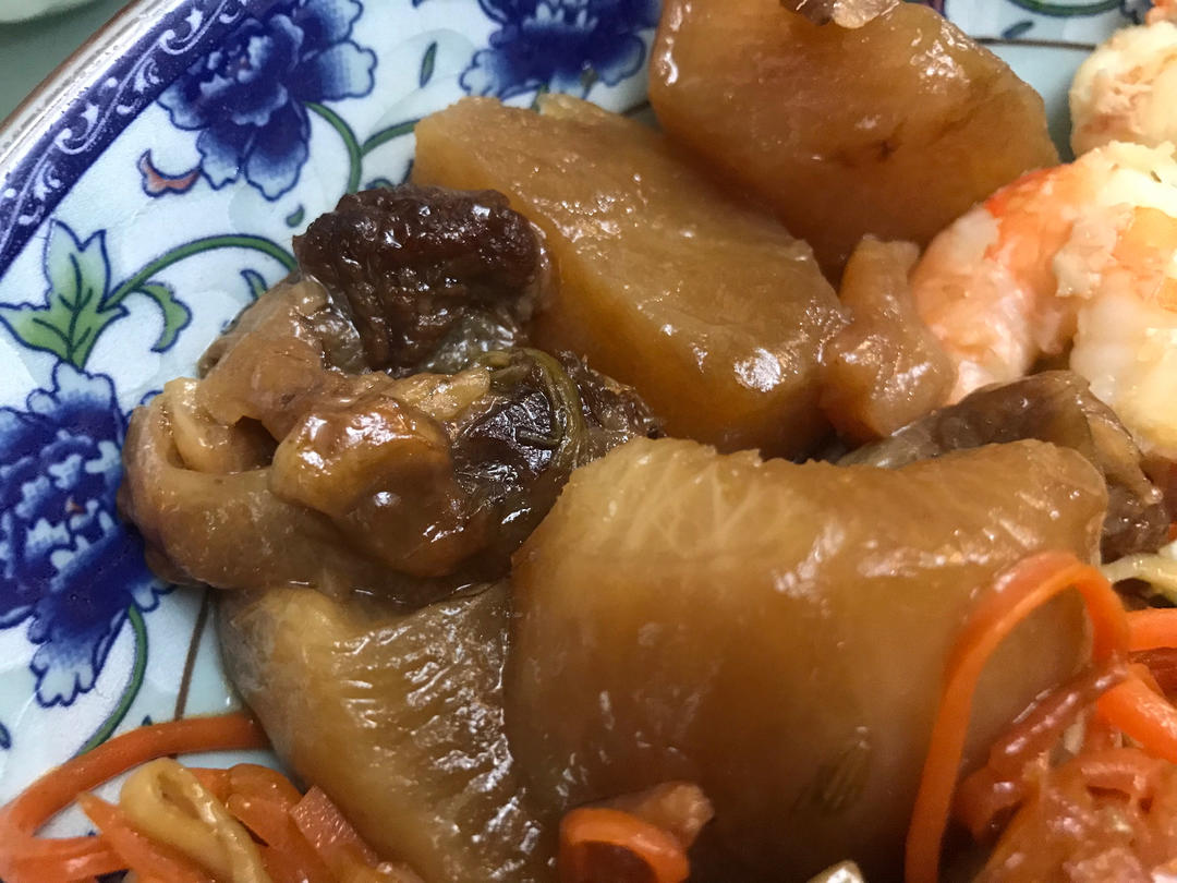 柱候牛筋牛腩萝卜煲