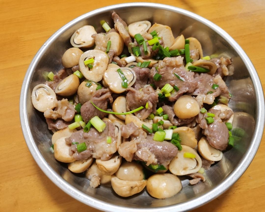 排骨腊味饭、草菇炒肉片的做法 步骤4