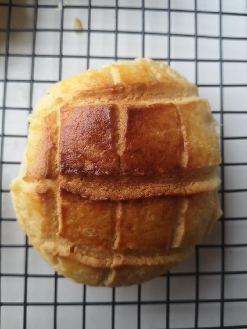 好吃到炸裂的港式菠萝包（附带制作酥皮的小视频）