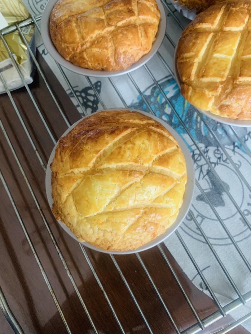 好吃到炸裂的港式菠萝包（附带制作酥皮的小视频）