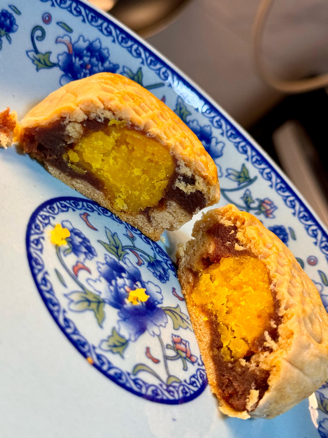 广式月饼－－蛋黄豆沙月饼