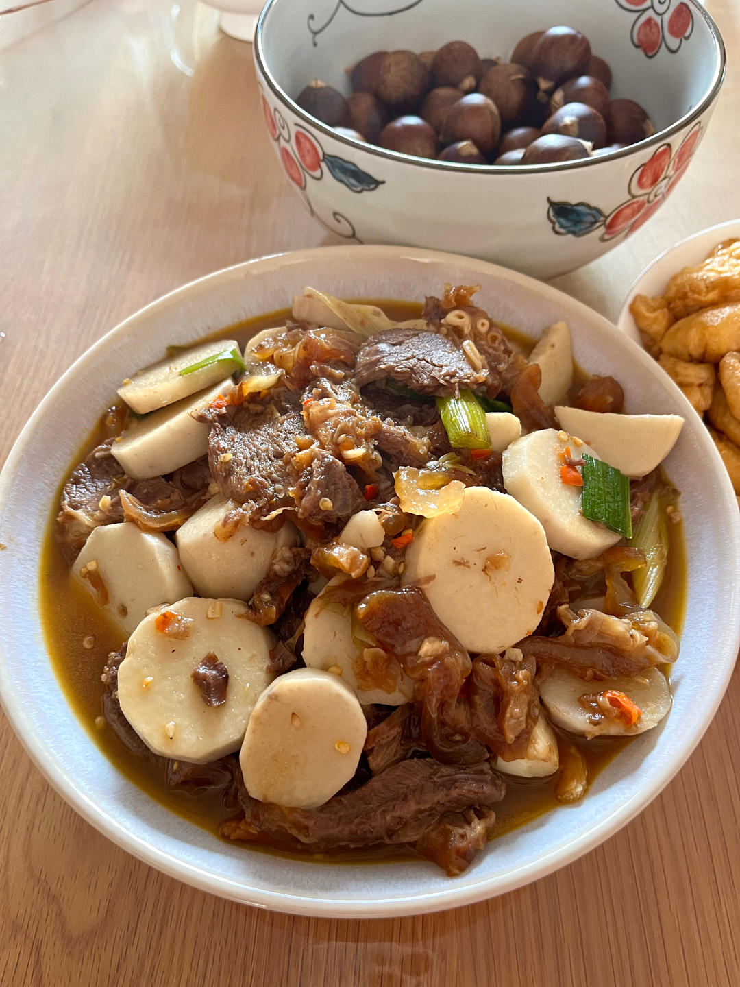 江西特色菜芋头烧牛肉，粉粉糯糯，炫了三碗米饭
