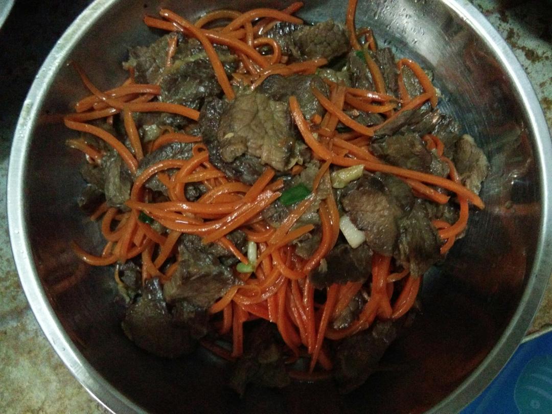 胡萝卜炒牛肉