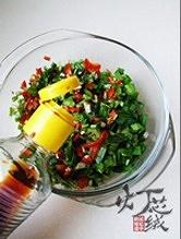 韭菜剁辣椒的做法 步骤6