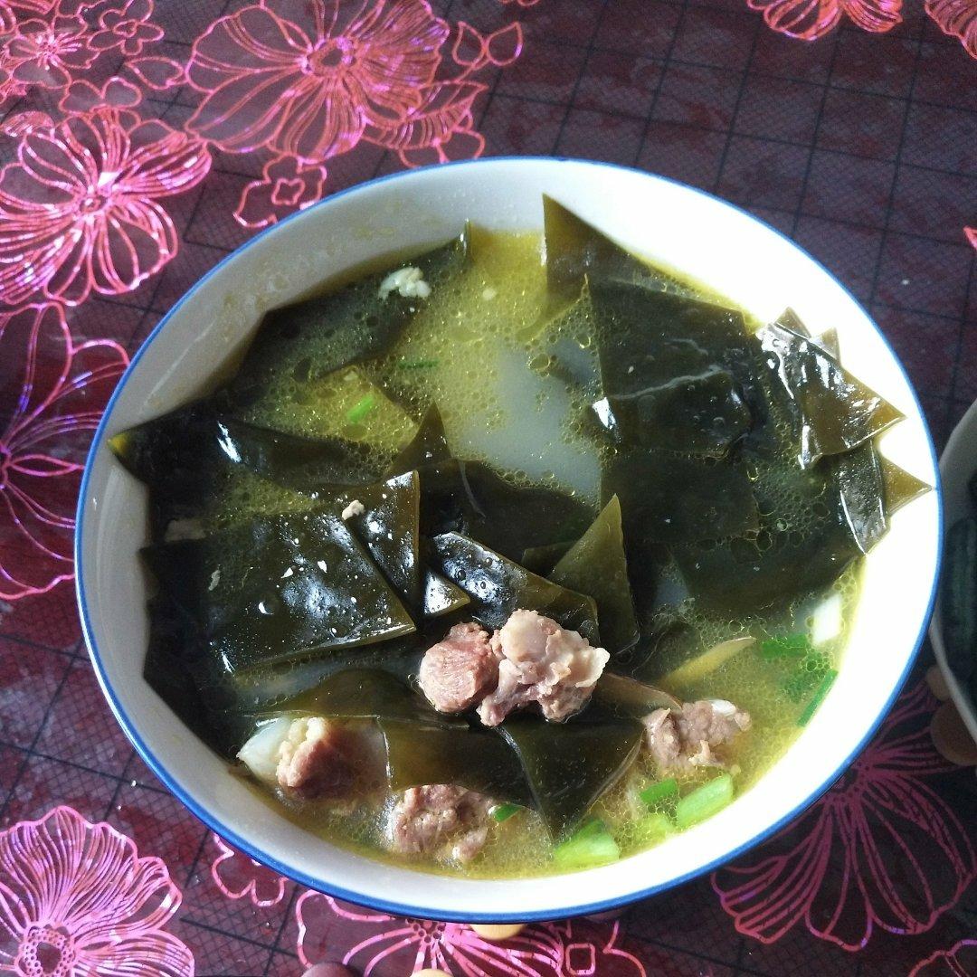 海带炖排骨汤