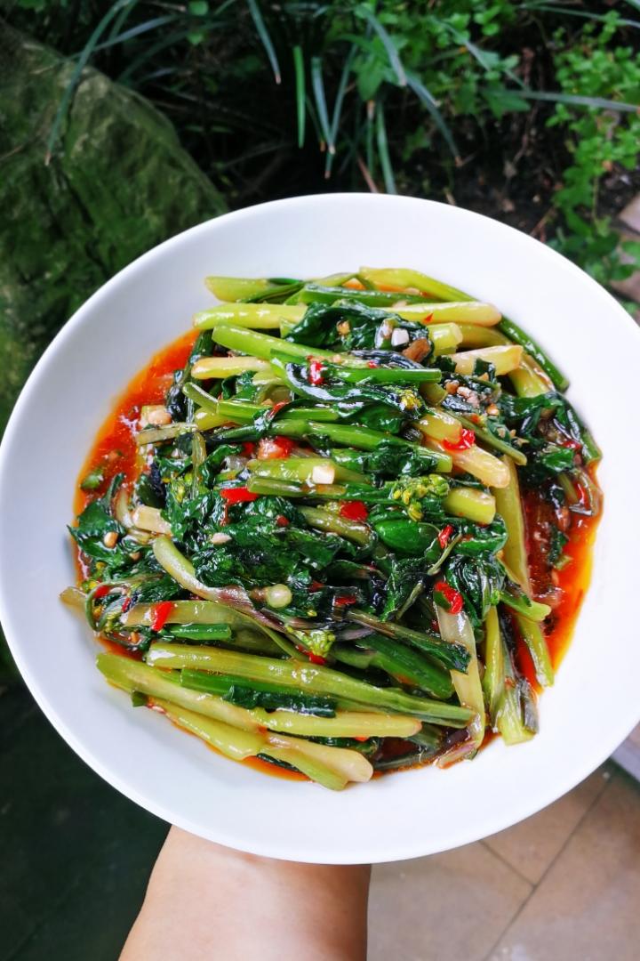 晚餐2018年7月14日#鱼香油菜苔 很幸运在这个季节能买到了一把紫油 