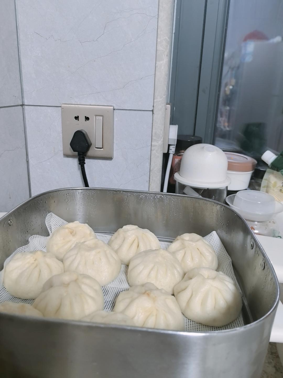松软多汁的肉包子