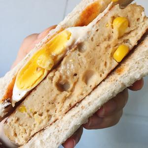 超简单的玉米鸡排三明治的做法 步骤6