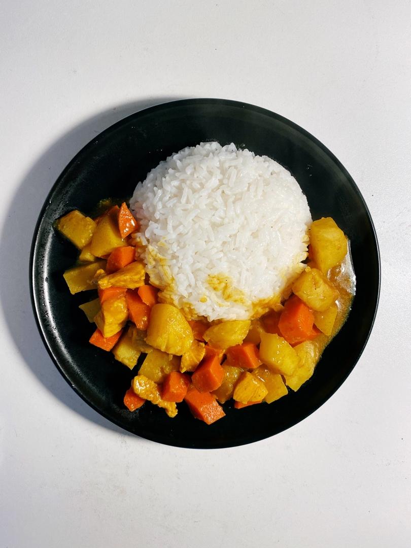 简单好吃的咖喱鸡肉饭（土豆很糯，鸡肉很嫩，三十分钟左右完成）