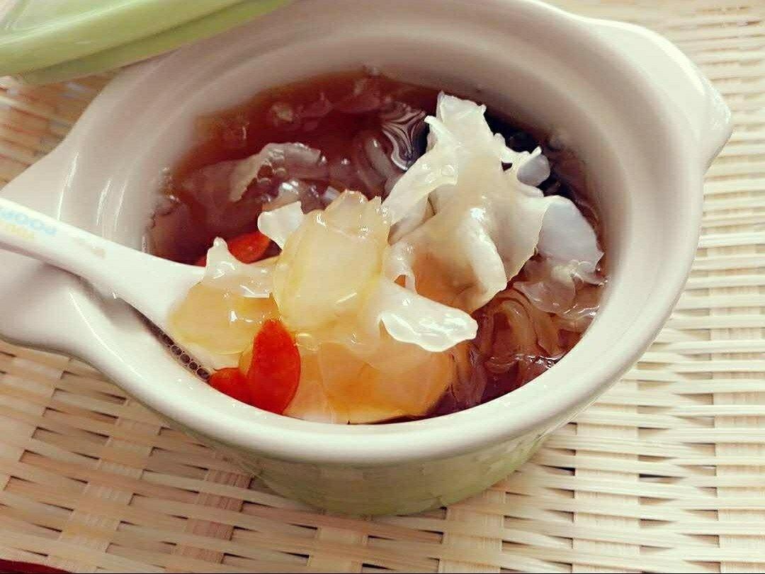 【甜蜜工坊】银耳莲子汤