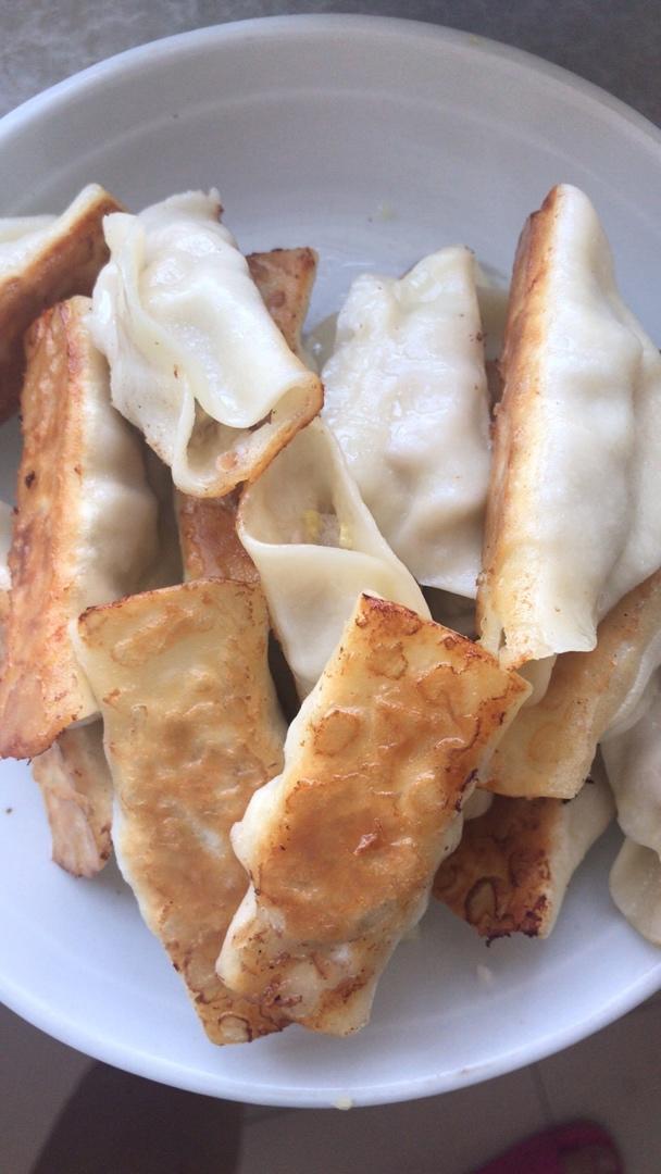 蕾蕾蕾蕾子做的猪肉白菜锅贴