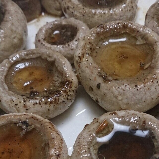 不减肥的胖妞做的橄榄油煎蘑菇