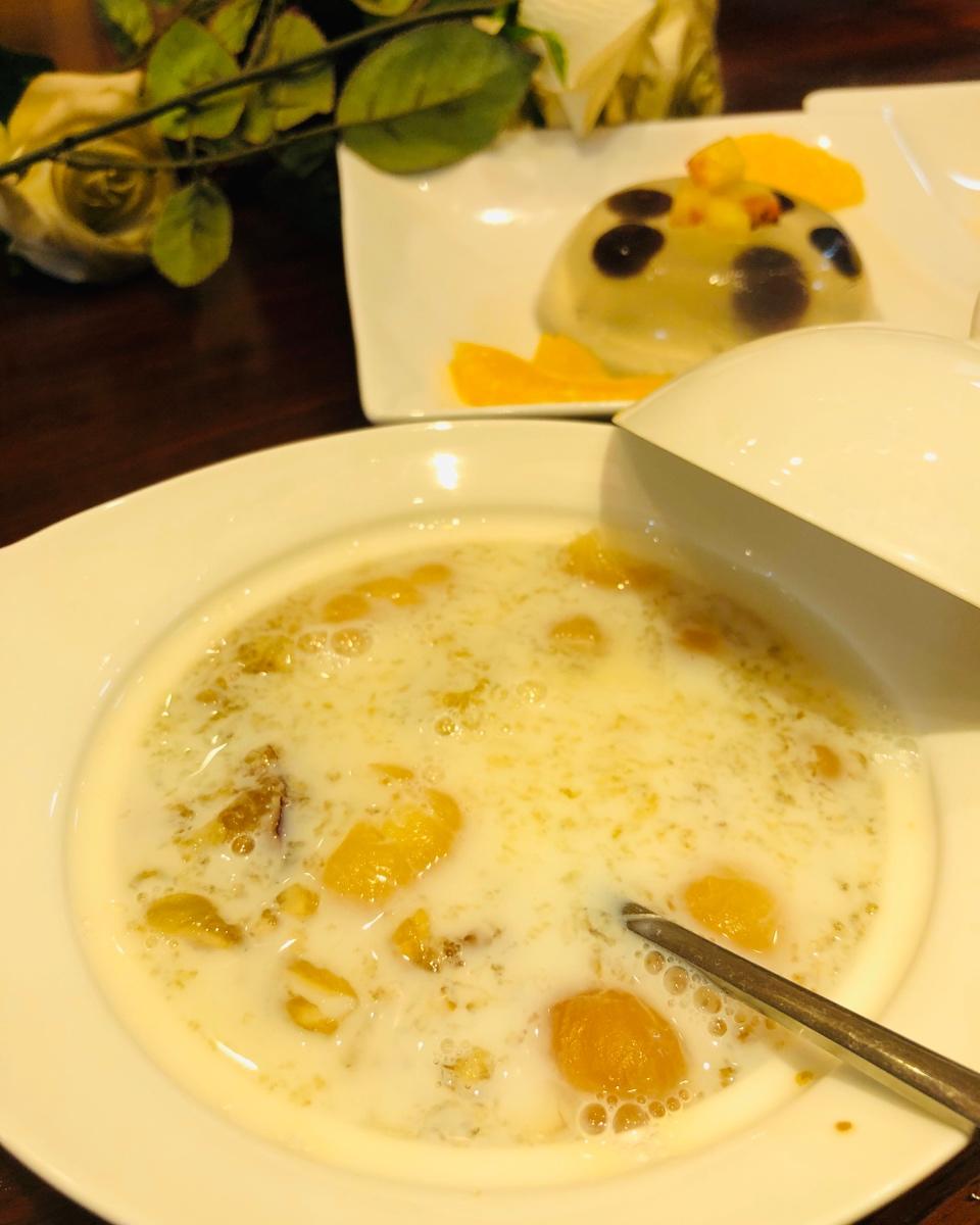 牛奶桃胶皂角米