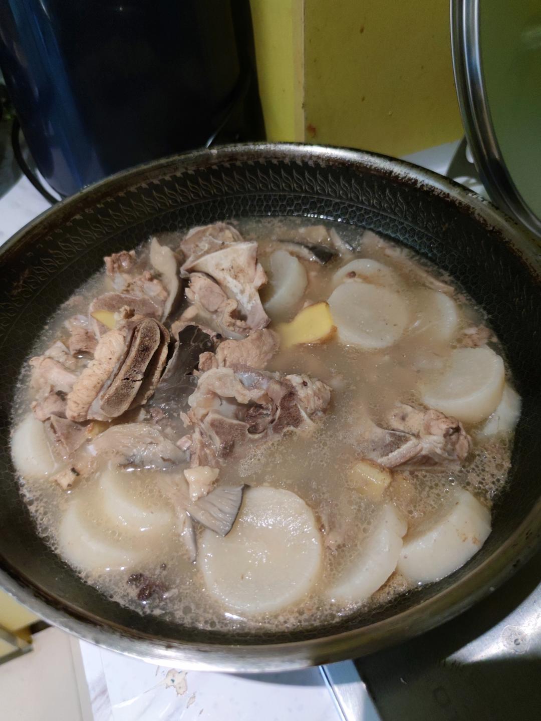 萝卜骨头汤 超浓郁