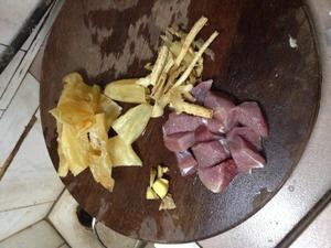 花胶瘦肉汤的做法 步骤2