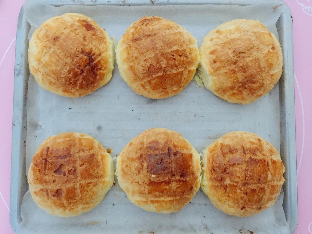 好吃到炸裂的港式菠萝包（附带制作酥皮的小视频）