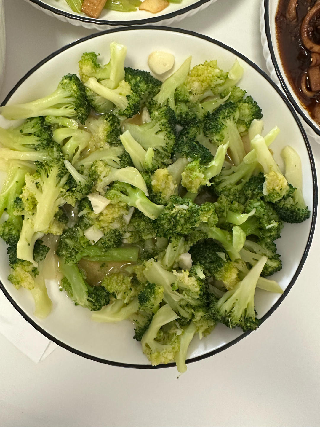 好吃到爆的耗油蒜蓉西兰花(从不修图，喜欢请关注)