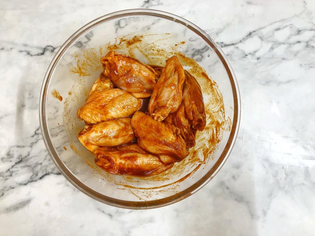 奥尔良烤鸡翅‼️秒杀KFC的做法 步骤6