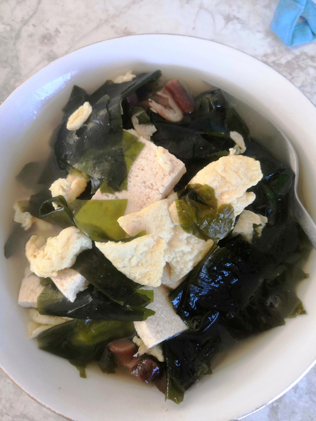 裙带菜 嫩豆腐汤|太鲜美啦～