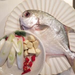 红烧金鲳鱼的做法 步骤1