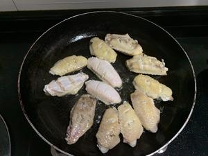 有淡淡紫苏味的鸡翅的做法 步骤2